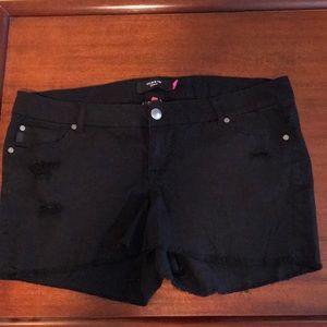 NWOT Torrid black shorts size 18
